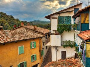 E se cadono pezzi del balcone soprastante? Caso pratico e tragedia sfiorata